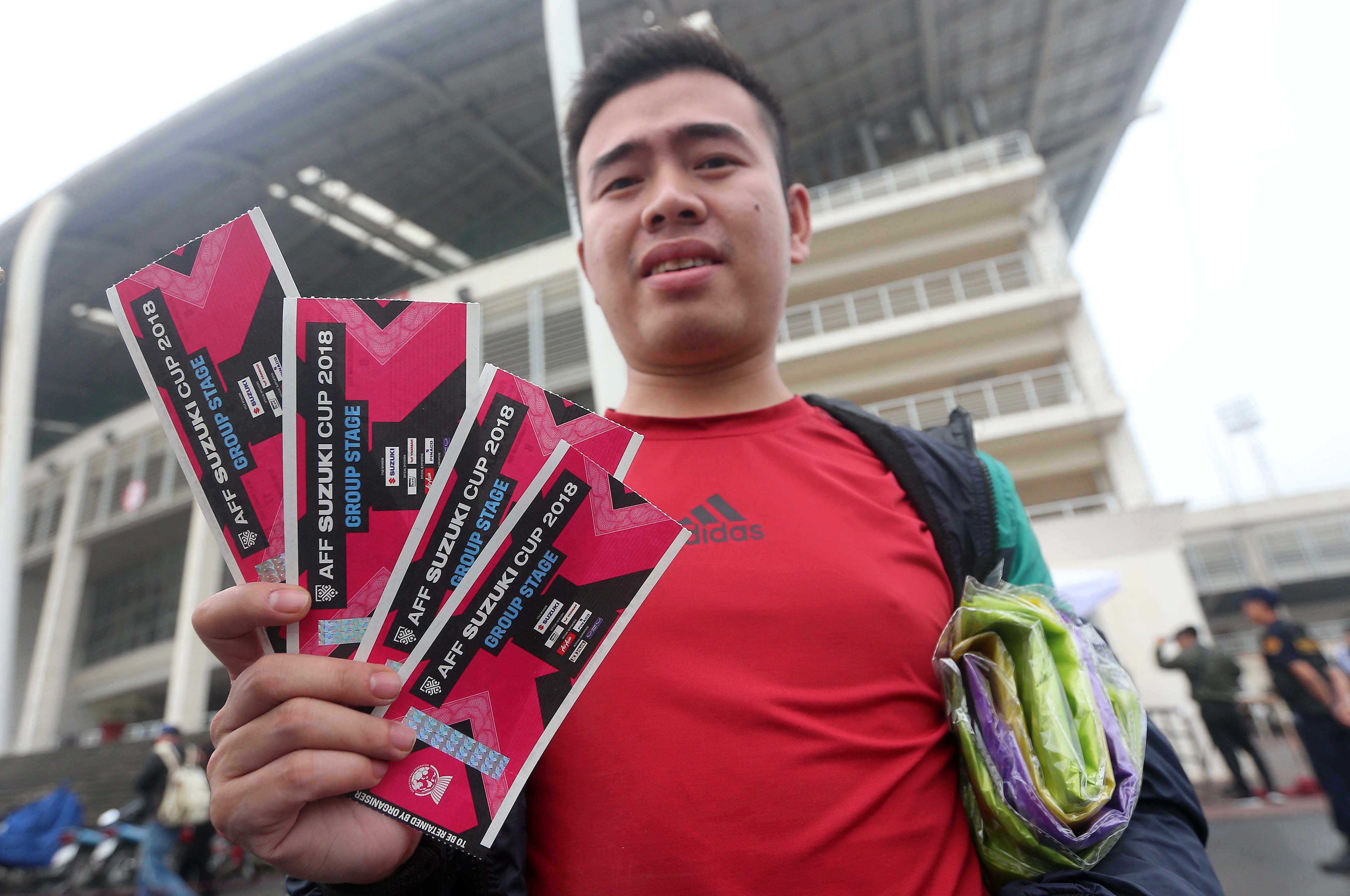 Sốt vé trận  Việt Nam - Malaysia